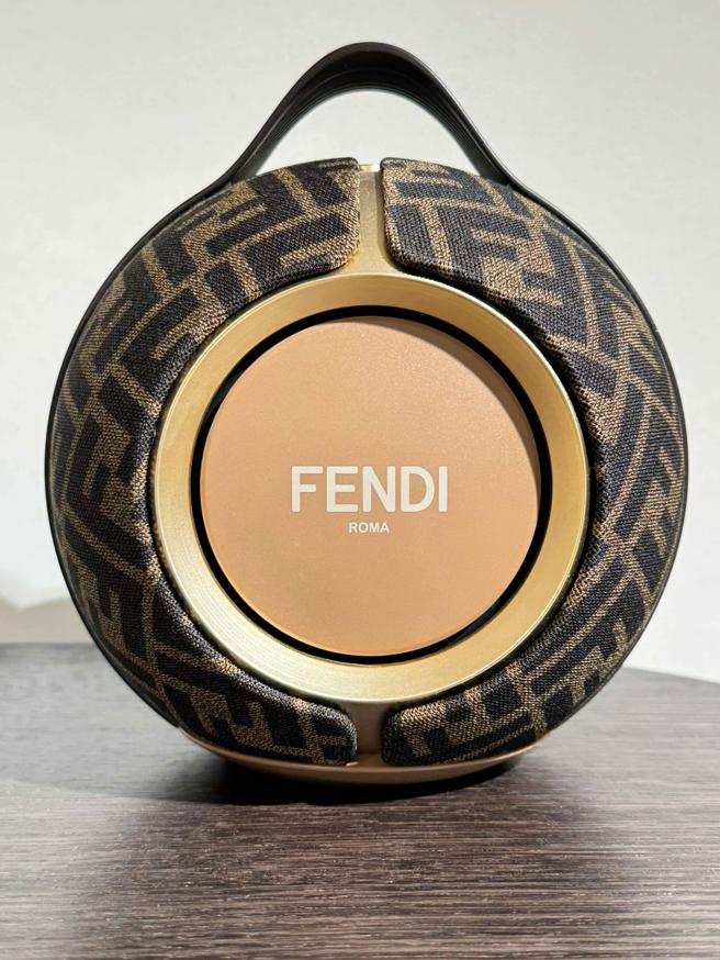 FENDI x DEVIALET Mania可攜式揚聲器，台灣售價為9萬7800元。（古明弘攝）