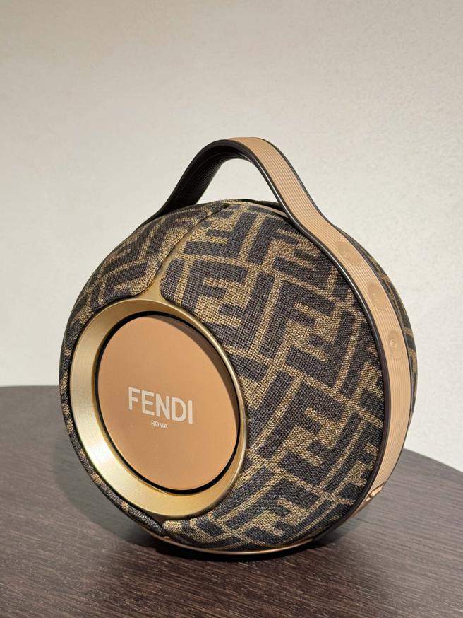 結合精品設計與音響工藝技術的FENDI x DEVIALET Mania，6月13日起於DEVIALET 台北101店限量發售。（古明弘攝）