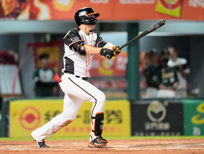 統一獅林安可5日敲出陽春炮，本季第10轟出爐。（統一獅提供）