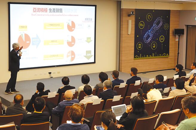 亞泥低碳轉型有成，四大策略吸引歐盟關注，受邀到「歐盟碳邊境調整機制（CBAM）台灣丹麥雙向論壇」分享實績。圖／亞泥提供