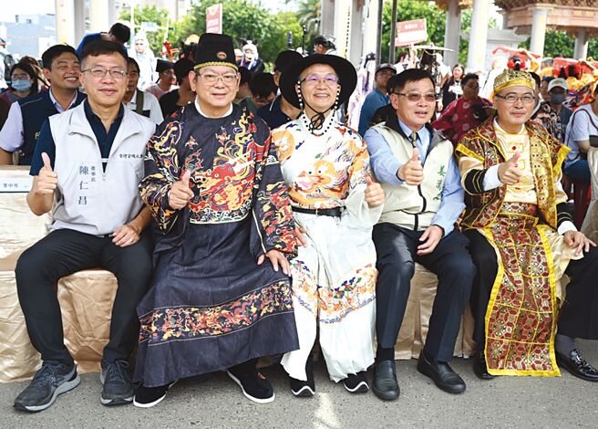 这场活动还邀请专业变装团体，唯妙唯肖演出明郑王朝短剧。图／杜淑谕