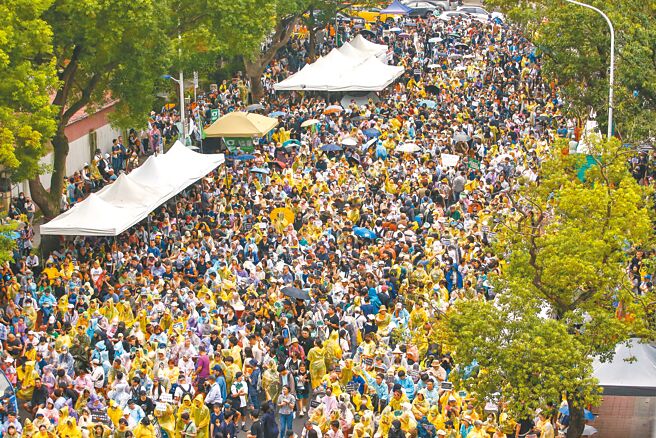 賴清德是網軍的受害者，卻發動網軍、綠媒名嘴，發動號稱十萬人包圍立法院。（本報資料照片）