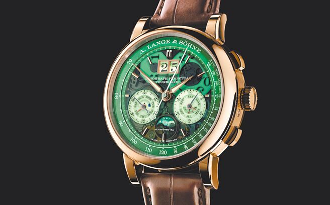 朗格Datograph Perpetual Tourbillon Honeygold「Lumen」巨作，結合飛返計時碼表、跳分積分盤、萬年曆和陀飛輪等功能。（A. Lange & Sohne提供）