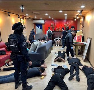 竹聯幫神武堂風麒會長糾眾逞凶  「擁2槍防身」睡夢中狼狽遭逮