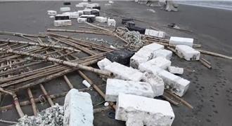 台南海岸線每年上演「六月雪」 發泡塑膠山成環境悲歌