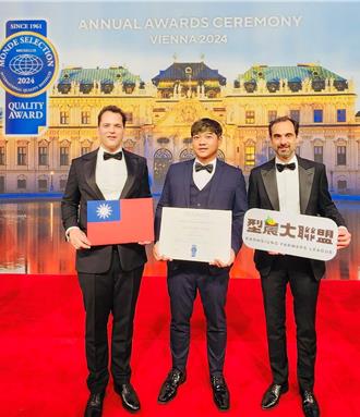 高雄青農打造玫瑰花醬勇奪「世界品質金獎」 王宥勝親飛維也納受獎