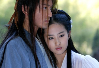 劉亦菲昔拍《神鵰俠侶》跌進瀑布 黃曉明急下水救人驚險畫面曝