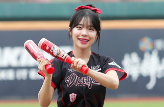 李多慧編舞「蕾絲矇眼上下搖」 網友暴動了！兩派戰翻