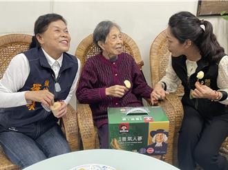 头份市公所发放端午节敬老金 慰问百岁人瑞