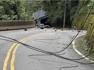 梨山落石砸斷電線 台電56戶停電搶修3小時復電