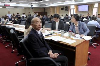 影》呛韩国瑜现身委员会作秀 记者一提问柯建铭尷尬了