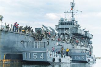 【海軍陸戰66旅步2營「113年兩棲基地訓練」】水上換乘登陸艇 灘頭建奇功
