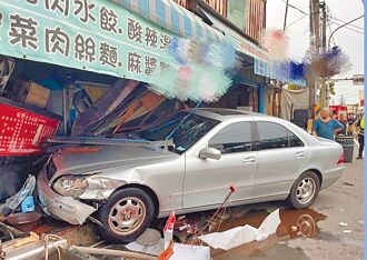 賓士車主過世 遭撞麵攤求償無門
