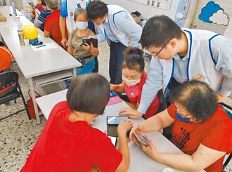 3G将退场 长者陷智慧手机恐慌潮