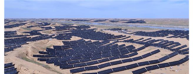 世界最大單體太陽能項目在新疆成功連網，足夠為一個小國發電一年。（烏魯木齊市米東區融媒體中心）