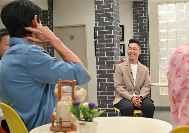 台视台语主播郭于中客串8点檔《追分成功 起家》。（台视提供）