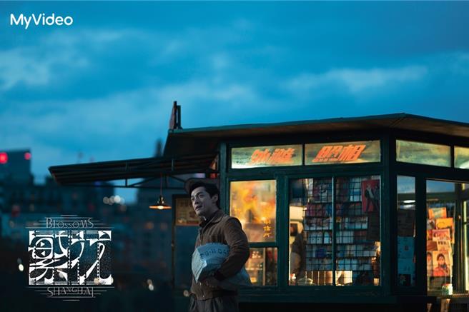 《繁花》重現90年代復古上海，胡歌飾演男主角。（澤東電影、MyVideo提供）