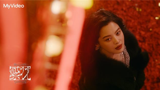 辛芷蕾飾演飯店女老闆「李李」。（澤東電影、MyVideo提供）