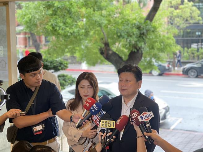 立法院長韓國瑜6日中午宴請國民黨部份委員會立委，國民黨團總召傅崐萁到場。（傅崐萁辦公室提供／陳薏云台北傳真）