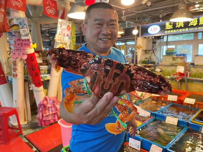 富基渔港水摊新鲜花蟹(图/新北市渔业处提供)