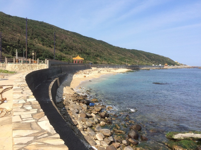 邻近龟吼渔港的维纳斯海岸海景(图/新北市渔业处提供)