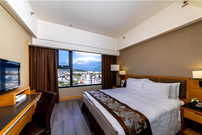 0403花蓮大地震重創地方觀光產業，北區旅宿業首當其衝，陸續暫時停業或歇業，不過卻有其他業者反其道而行，改祭出優惠方案刺激住房率。（福容大飯店花蓮店提供／羅亦晽花蓮傳真）