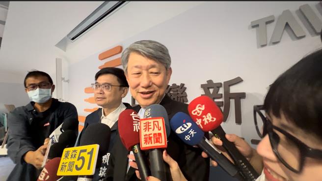 针对核三是否有延役机会，经济部长郭智辉回应，目前在法的框架下不可能延役，但若能克服法的问题，且评估安全无虞，就会考虑延役。（洪浩轩摄）