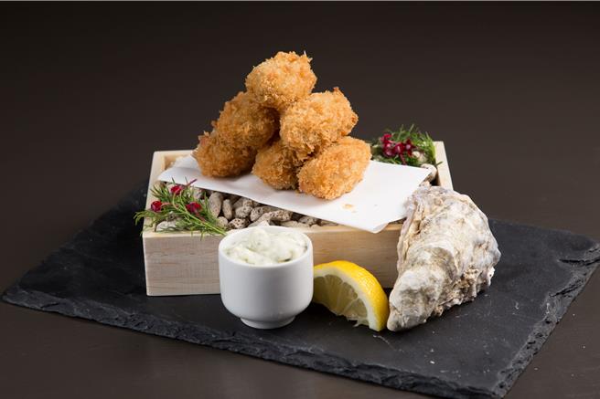 禮客Outlet內湖店周年慶推單筆消費5000送800；另滿8000送「漾客酥炸廣島生蠔」餐券。（禮客Outlet提供／朱世凱台北傳真）