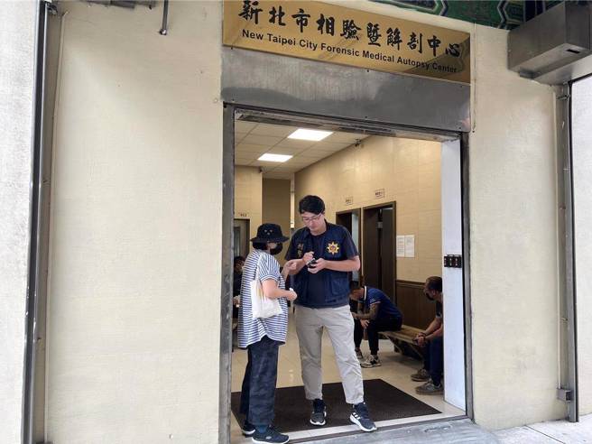 先前检方已赴板殡相验唐治平母亲遗体。(资料照)