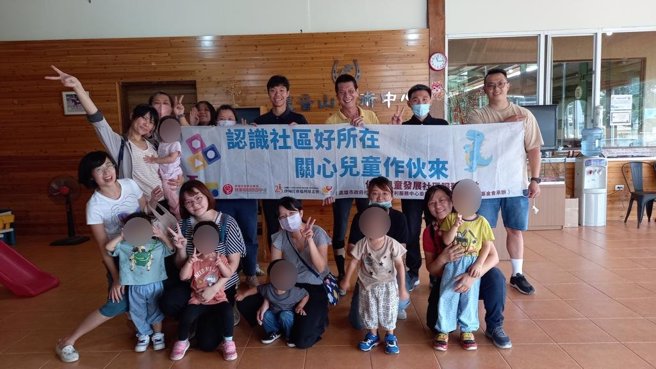 社區就是教室伊甸基金會仁武兒童發展社區服務據點領著14位親子與馬兒約會趣。（圖／伊甸基金會）
