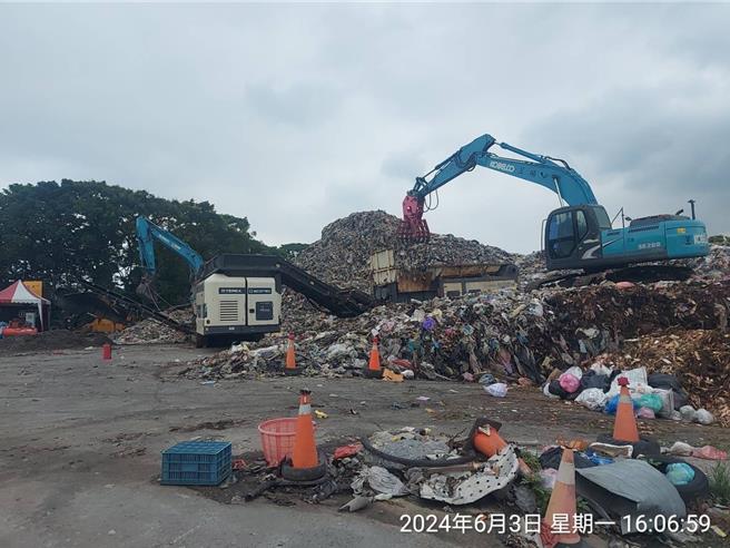 竹山镇堆置垃圾量达6.3万吨，已经有3.4万吨打包，其余2.9万吨垃圾预计今年底打包完成。（南投县政府提供／杨静茹南投传真）