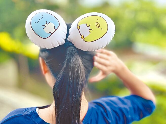 彰化县2024鹿港庆端阳小镇光影艺术节7日晚间开灯，将分送「角落小伙伴」灯球，限量1500个。（彰化县政府提供／孙英哲摄）