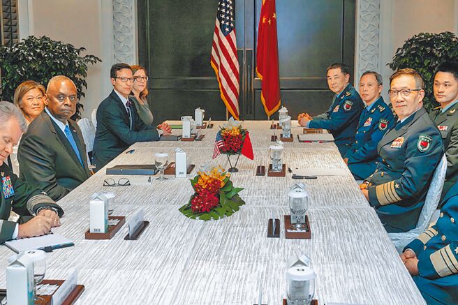 2024在新加坡所举办的香格里拉对话论坛，乌克兰总统泽伦斯基意外出现，举办方并安排他在大会中进行主题演讲，并针对中国决定不参加6月中旬在瑞士举办和平峰会提出批判。（图／路透）