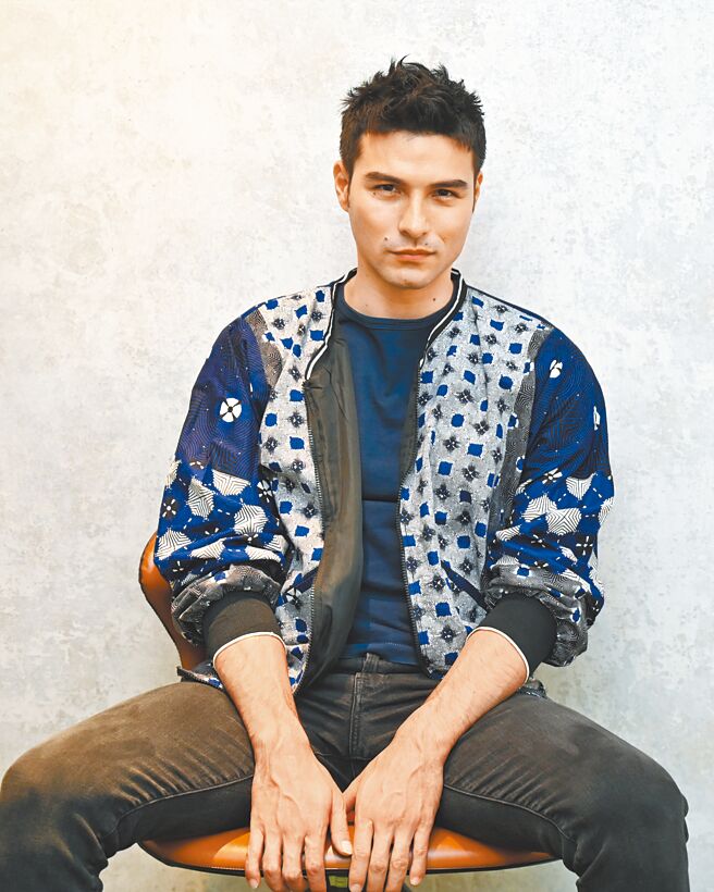 凤小岳以专辑《柒》一口气入围金曲3项大奖。（环球音乐提供）