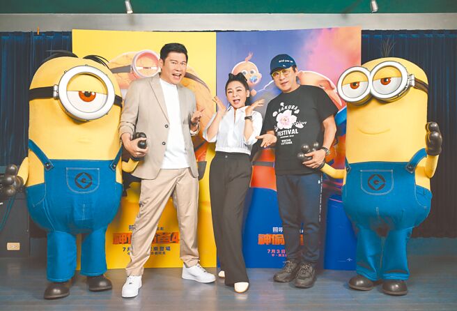 曾国城（左起）、王彩桦、胡瓜为《神偷奶爸4》配音献声。（UIP提供）