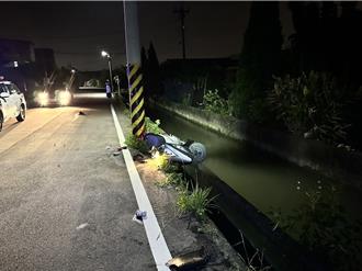 嚇破膽！民散步時驚見排水溝有男屍     機車停一旁死因離奇