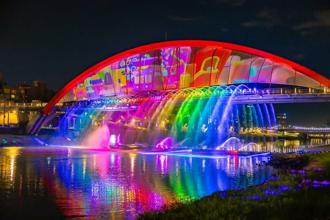 台北水舞嘉年華 星光週末夜多樣藝術展演輪番上陣