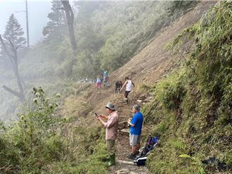 玉山主峰步道搶通了 多處又坍方急封閉