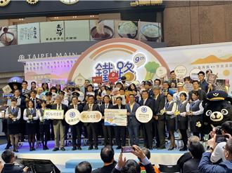 鐵路便當節人氣夯 為搶頭香鐵道迷凌晨3點半排隊