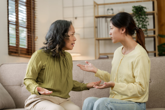 弟弟女友月存5千想买台北房 她愿出头期款遭拒：以后公婆要住怎办