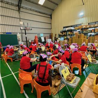 桃園家扶中心溫媽媽包1400顆粽 盼弱勢兒少感受溫暖