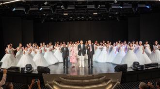 地中海荣耀号回归基隆港 乳癌姊妹重披嫁纱登轮