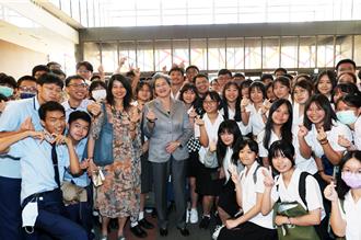 AI女王好親切！蘇姿丰勉勵年輕學子勇於追夢、多點耐心