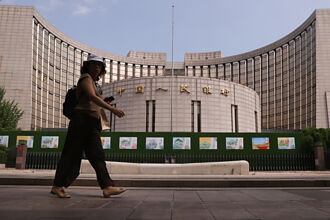 资金疯抢国债 人行提水灭火