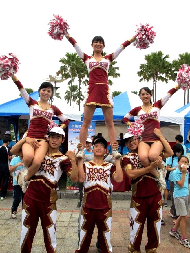 搖滾熊啦啦隊在地連結深厚，是高雄啦啦隊培育搖籃，本次除帶來應援外，更會參與龍舟對抗賽。（圖片來源：中華民國啦啦隊總會提供）