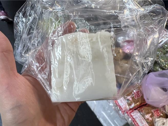 宝林案造成5人死亡，为保障消费者食用米苔目、米粉、糕粿类等米湿制品的卫生品质，台北市卫生局至传统市场、麵摊、餐饮业及杂货行等地点进行抽验，共计30件产品，其中「田中汤圆」萝卜糕检出防腐剂不符规定。(黄敬文翻摄)