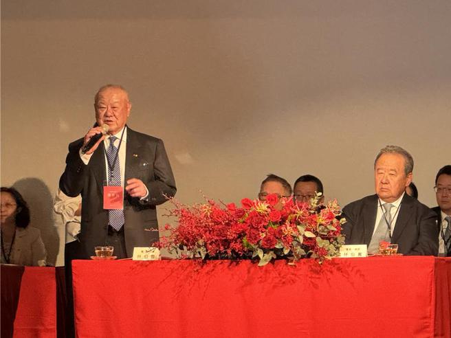 台玻7日举办股东会，左为台玻董事长林伯丰、右为台玻总经理林伯实。