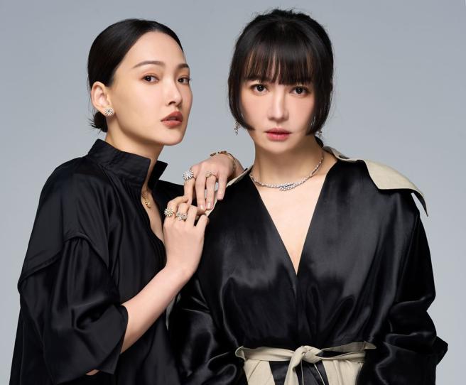 林映唯(左）与李杏最近挑战舞台剧《婚内失恋》有精采演出，双姝携手拍摄DAMIANI时尚专题，留下美好回忆。（JOJ PHOTO摄，图片企画／中时时尚，服装提供／Ferragamo）