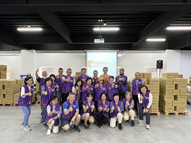 安得烈慈善协会号召志工包装了500箱「安心食物箱」，提前部署至山区部落和离岛，因应灾害发生时灾区面临物资短缺的困境。(安德烈慈善协会提供)