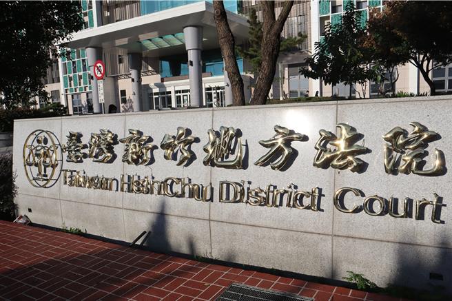 單姓男子因與他人發生糾紛，心生不滿跑去對方家裡放沖天炮。（邱立雅攝）